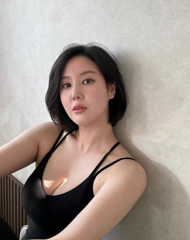 DisereeLat21442's tweet photo. 昨天给推上约的儿子乳交，射了我一胸，说太刺激了，哈哈，还有想试试的点赞里抽一个！大奶子 妈妈~ https://t.co/doIuN7QQLR