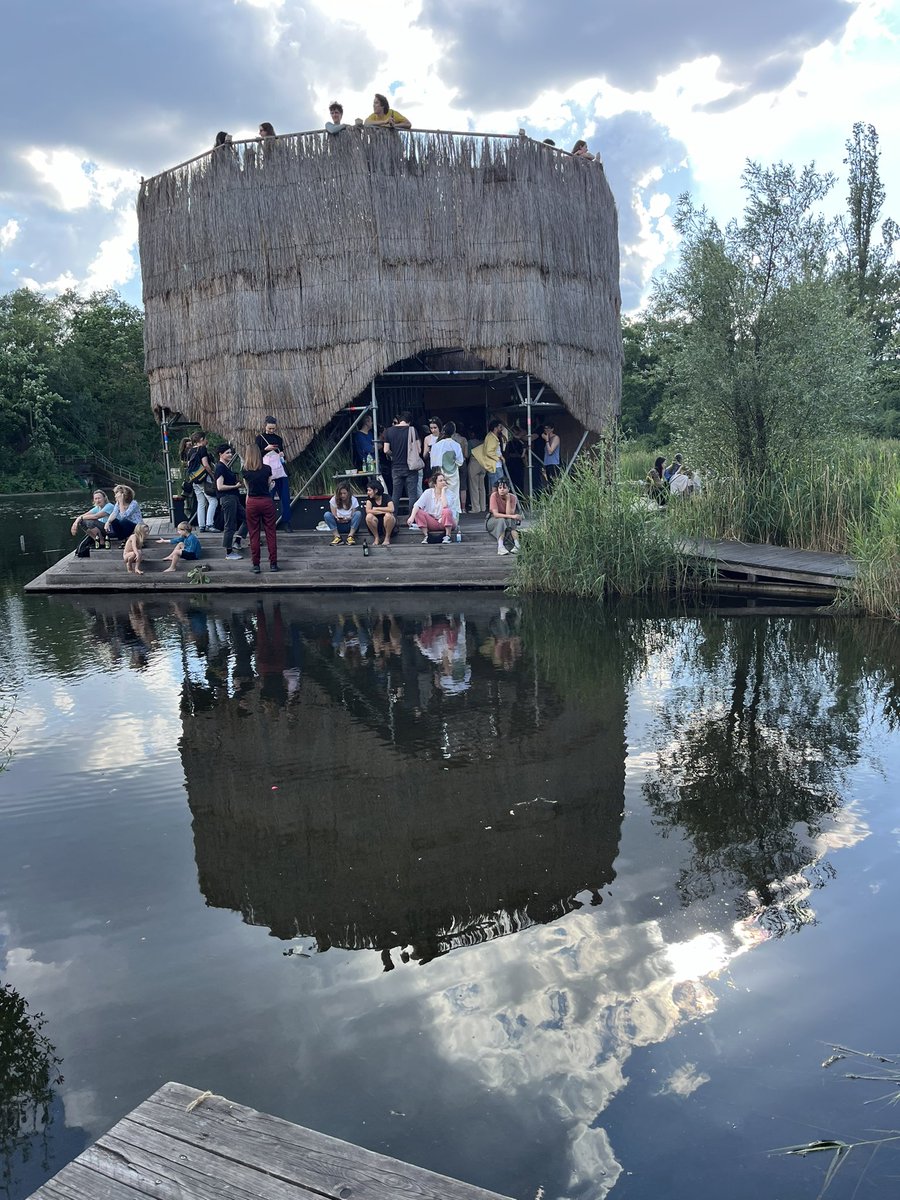 Louise_Firth_IE's tweet image. Well, that was an interesting day! 😀 #Limpets &amp;amp; #Humans featuring amid fascinating set of talks, performances &amp;amp; #algae culinary delights. 🧶💃Oceans of Multispecies Connections at the beautiful Floating University, Berlin. 🌳thank you to #AnjaWegner and team and @ScheringStiftg
