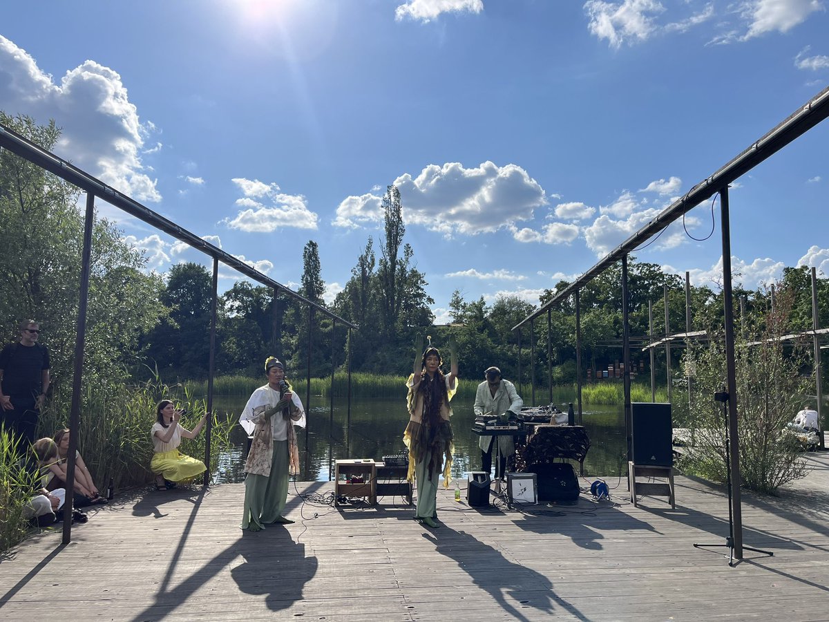 Louise_Firth_IE's tweet image. Well, that was an interesting day! 😀 #Limpets &amp;amp; #Humans featuring amid fascinating set of talks, performances &amp;amp; #algae culinary delights. 🧶💃Oceans of Multispecies Connections at the beautiful Floating University, Berlin. 🌳thank you to #AnjaWegner and team and @ScheringStiftg