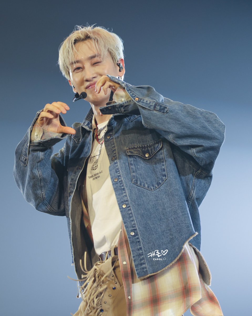 carolkeiii's tweet photo. 😉🫶🏻

『𝗦𝗨𝗣𝗘𝗥 𝗝𝗨𝗡𝗜𝗢𝗥-𝗗&amp;𝗘 𝗟𝗜𝗩𝗘 𝗧𝗢𝗨𝗥 𝟮𝟬𝟮𝟰 -𝗗𝗘𝗽𝗮𝗿𝘁𝘂𝗿𝗲-』 
Yoyogi Day 1
2024.06.01

#슈퍼주니어DnE #SuperJuniorDnE
#EUNHYUK
#ウニョク
#DEparture 
#よよぎなにとぞヒョク
@AllRiseSilver 💙 https://t.co/LxvfPh1Jnu