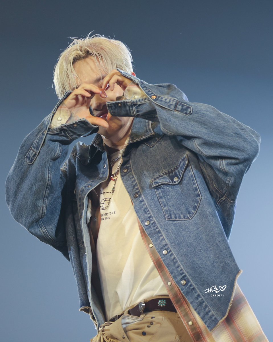 carolkeiii's tweet photo. 😉🫶🏻

『𝗦𝗨𝗣𝗘𝗥 𝗝𝗨𝗡𝗜𝗢𝗥-𝗗&amp;𝗘 𝗟𝗜𝗩𝗘 𝗧𝗢𝗨𝗥 𝟮𝟬𝟮𝟰 -𝗗𝗘𝗽𝗮𝗿𝘁𝘂𝗿𝗲-』 
Yoyogi Day 1
2024.06.01

#슈퍼주니어DnE #SuperJuniorDnE
#EUNHYUK
#ウニョク
#DEparture 
#よよぎなにとぞヒョク
@AllRiseSilver 💙 https://t.co/LxvfPh1Jnu