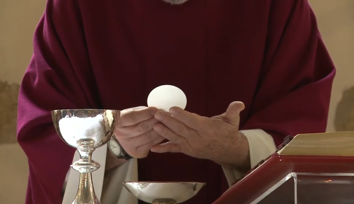 SisterWalburga's tweet photo. Happy Solemnity of Corpus Christi to all who are celebrating today!
This is my favourite feast!
I'll pray for you all and your intentions at Adoration today 🙏 https://t.co/uWsrqOpNew