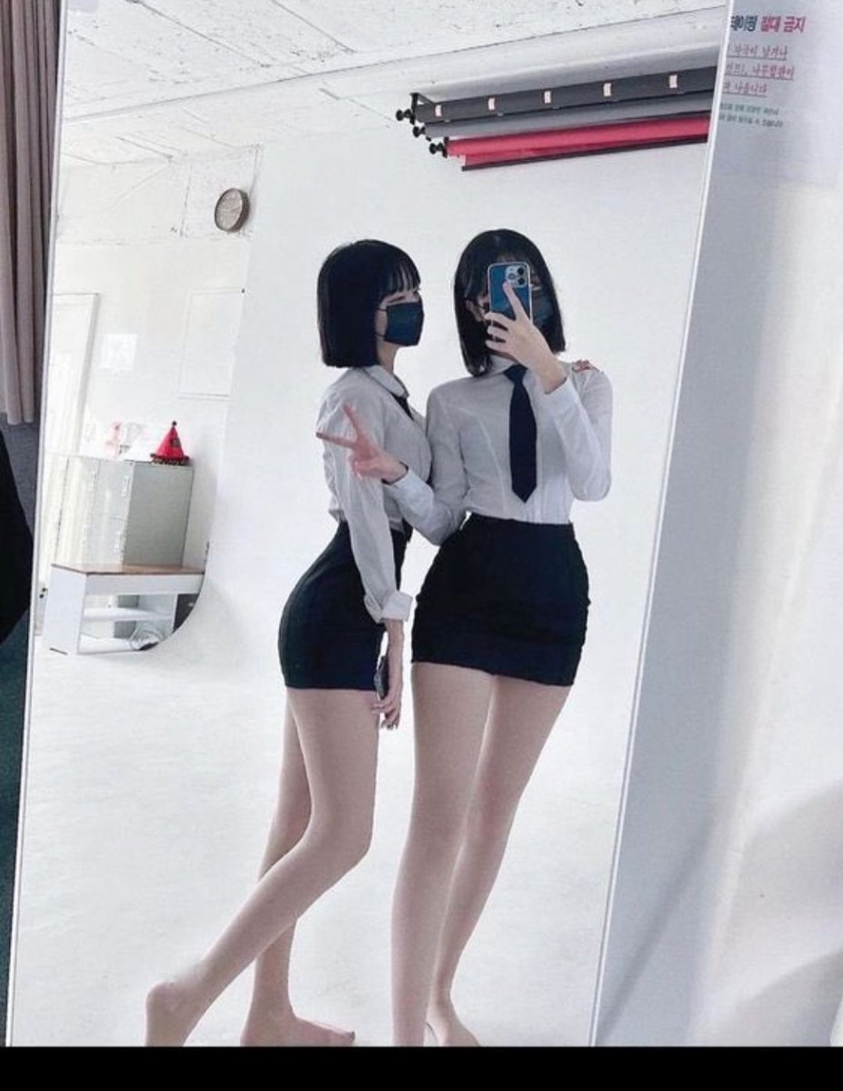 xes_sss_xes's tweet photo. 음...원래 미자는 안따먹는데 좀 꼴려서 이번만 따먹는다 아 뭐야 2명? 하...그래 일단 속옷은 안입고 온거맞지? 잘했어 이제 무릎꿇고 빨아 https://t.co/ef501Z9eKz