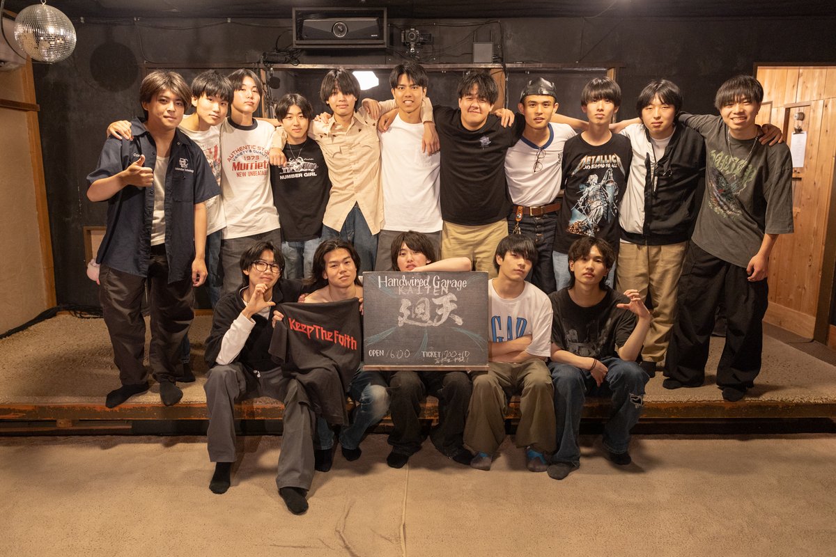 HandwiredGarage's tweet photo. 2024年06月02日(日) 4バンド共同企画「廻天」

最初から最後まで並走し続けた戦友。ひとりでは、ひとバンドでは、とてもたどり着かなかった喜び、景色、熱情、達成感。

16時半スタート

チャンポンアタック、SirKid、すべからく。、T-SK²Y https://t.co/HJVkOIdzzL