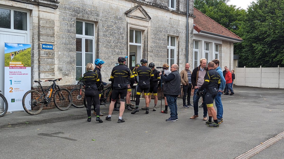 s_derudas's tweet photo. En direct de la balade VTT solidaire de @fondationsante organisée au profit de l'association #geniris pour #vaincrelesmaladiesrares. Merci aux élus de @GroupamaNordEst @GroupamaFd62 pour ce beau moment. Et en plus sans la pluie ! https://t.co/0lRq6b4x2L