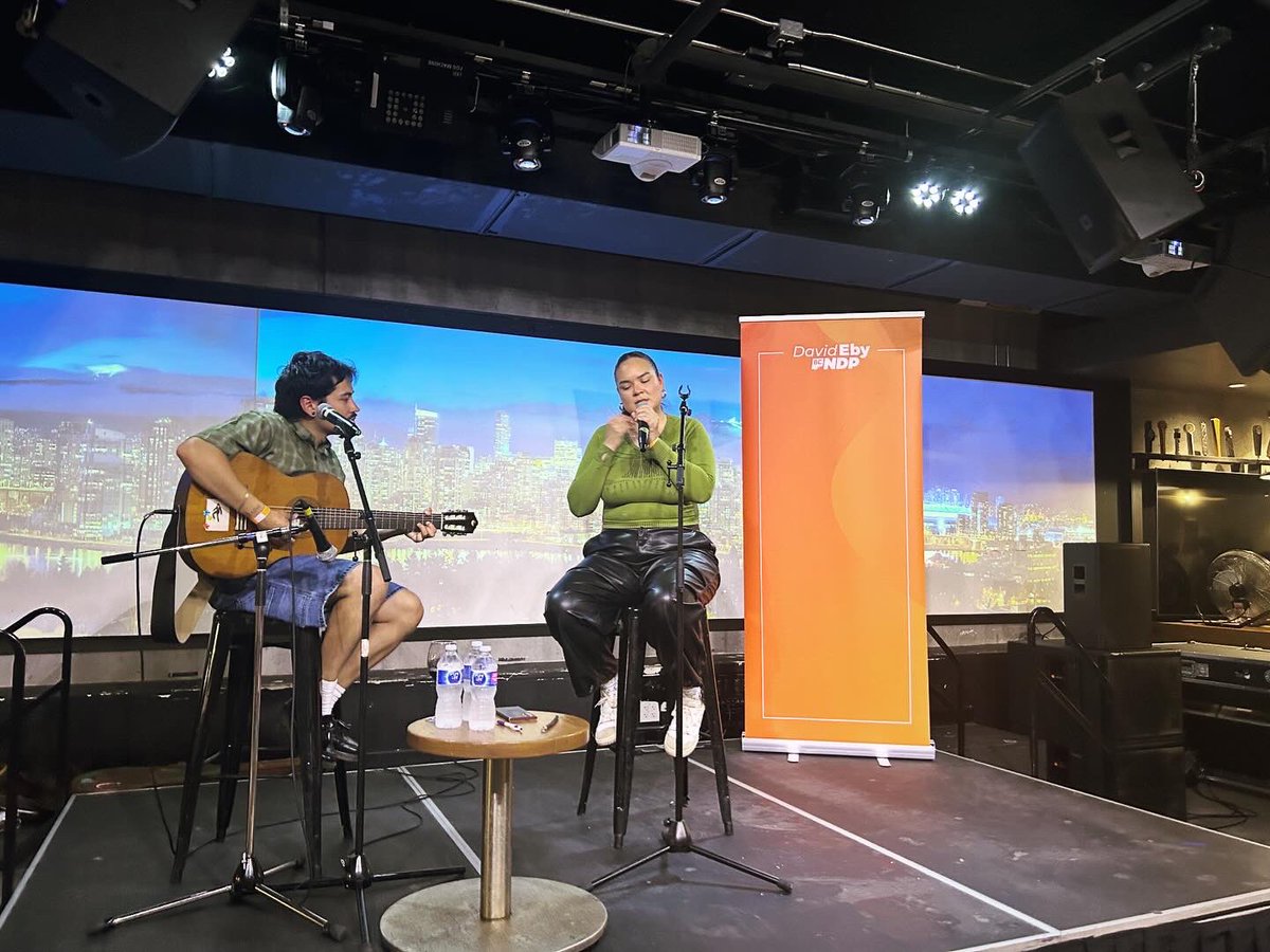 erinarnolddream's tweet photo. Indigenous Voices Rising: A Fundraiser for Change @bcndp #forward24 with @theJagmeetSingh @NdpJoan @HayleyCWallis #bcpoli 🎶 https://t.co/9vI4wFrWsz