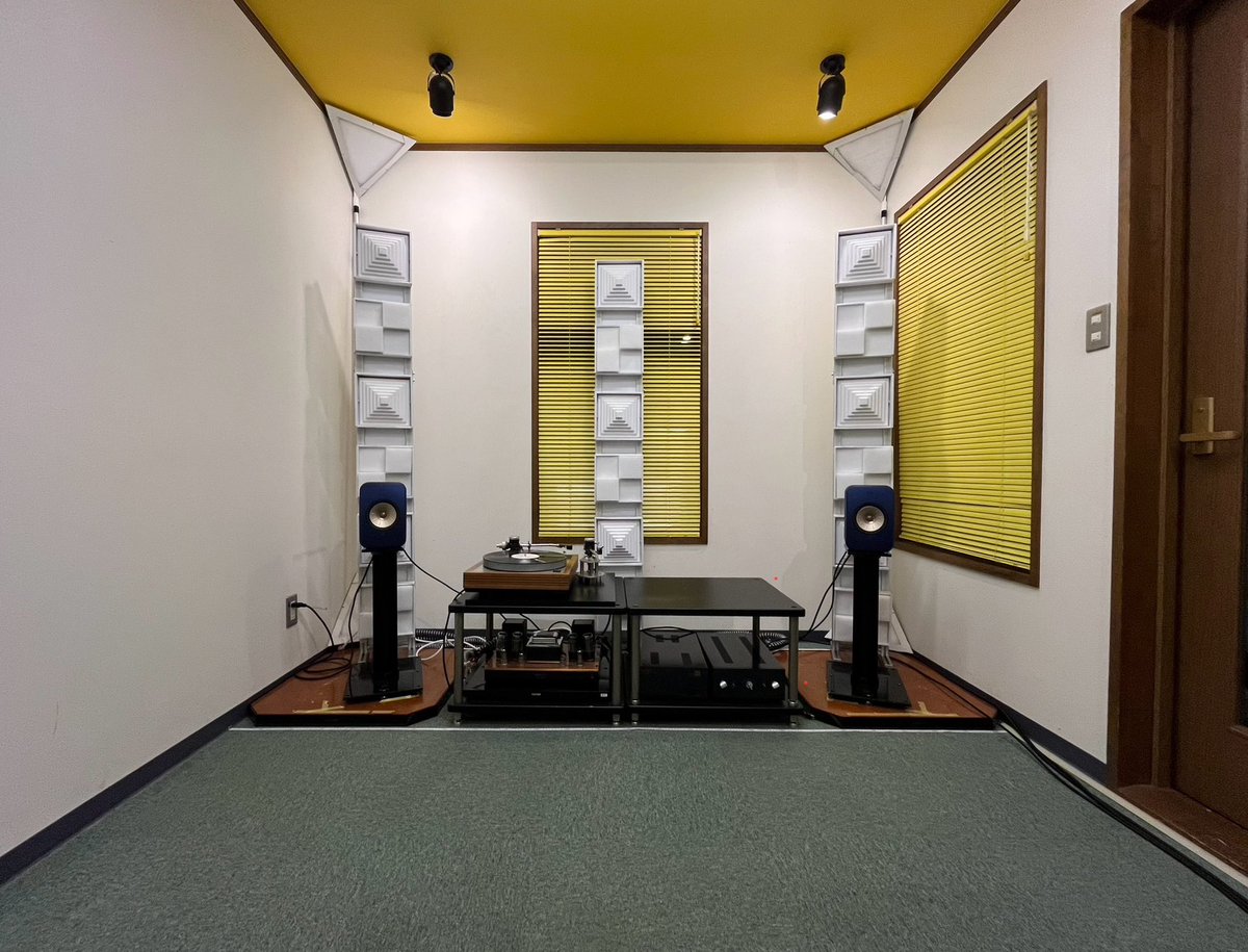 KRYNA_Audio's tweet photo. KEF LSXⅡ を使いながらルームチューニングの続きを。
アステカタワー2の高さを60cm伸ばしました。
「ボリューム上げた?」と一瞬勘違い。
1音1音がクリアーで音圧が上がったみたいです。
上下方向にも音場が広がってストレスが減りました。
#kef #lsx2 #kryna #ルームチューニング #hgs https://t.co/SzPmQB2gKZ