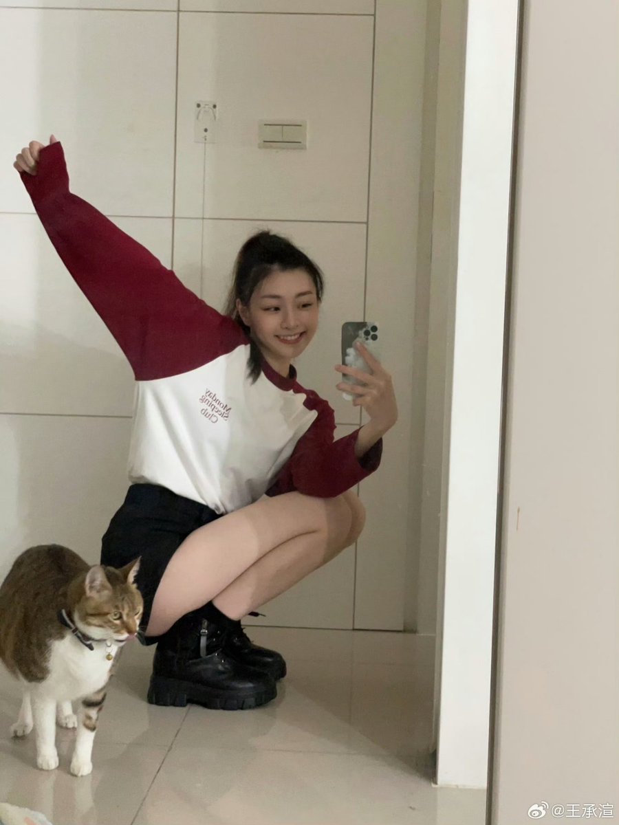 SharonWang_Fans's tweet photo. 20240530 | [Weibo Super Topic] #王承渲

[แปลแคปชั่น]

😈 : คนที่สอบในช่วงนี้ สู้ๆ นะคะ💗
ขอให้พวกคุณสอบได้คะแนนดีๆ
ถ้าส��บได้ไม่ดีจะต้องมาเต้นเพลงใหม่กับฉันนะคะ💃🏻
⛽ สู้ๆ กับการสอบค่ะ

🔗https://t.co/1rxZRMRiwi

#SharonWang #WangChengxuan #หวังเฉิงเซวี่ยน #ชารอนหวัง https://t.co/s7KQUGwusX