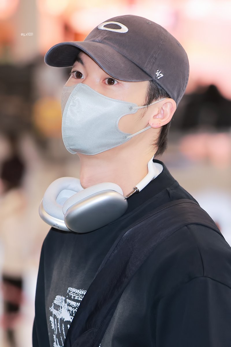 240531 #허광한 GMP 출국

가렸어도 얼굴에 반가운 거 다 티나는 강쥐 🐶🩶

#許光漢 #许光汉 #청춘18x2 #靑春18x2
#청춘18x2너에게로이어지는길 #청춘너이길
