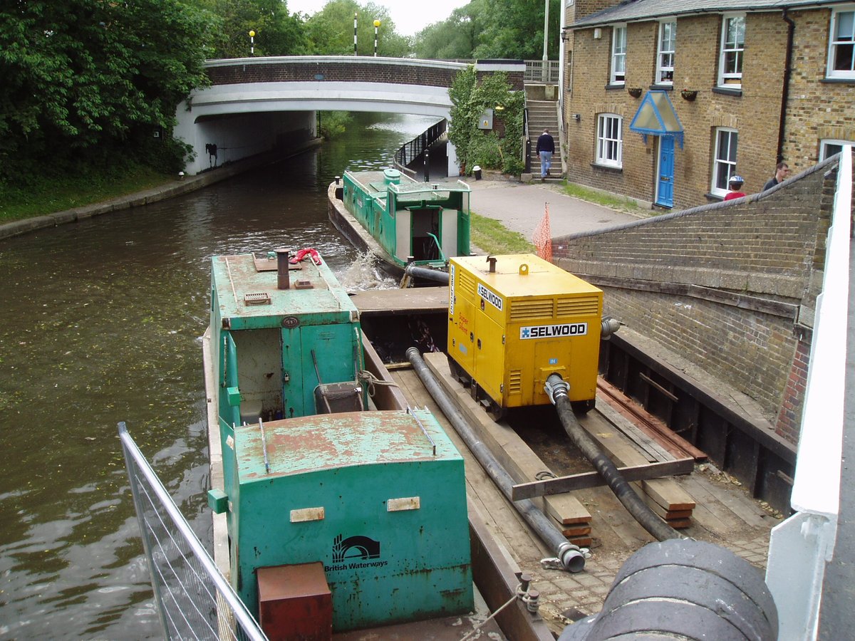 retired_tom's tweet photo. My photos from #June 2005

#SummerStoppage #BlindLift

#CanalRiverTrust #GrandUnionCanal #Batchworth #ChessLock #Lock #Bridge #NarrowBoat  

#Canals &amp; #Waterways can provide #Peace &amp; #calm for your own #Wellbeing #Lifesbetterbywater #KeepCanalsAlive https://t.co/CF0NfDZjlL