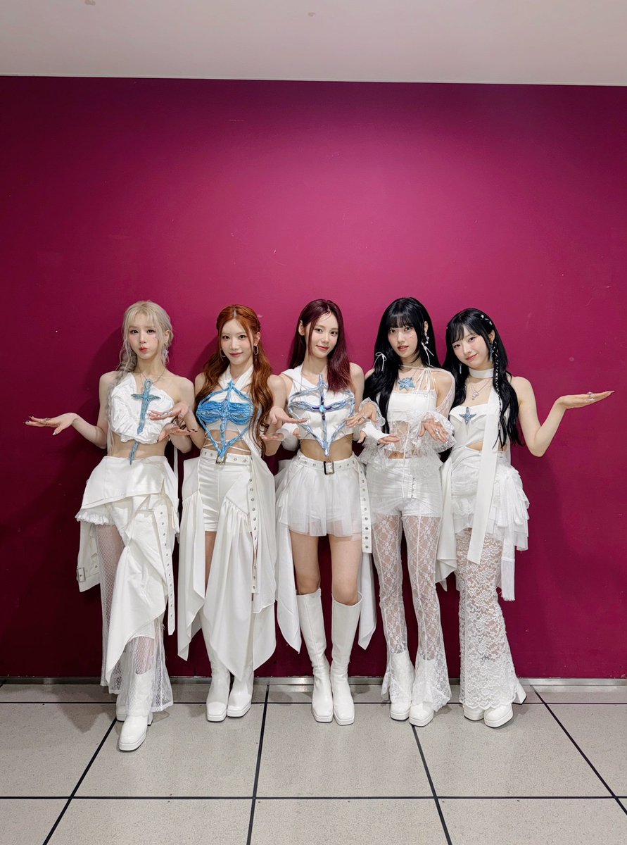 ㅤㅤ❤︎ . . an ultra-beautiful angel appears on ShowMusicCore! the moment of ARTMS’ heavenly stage, from natural light filled with sunlight to a mini fan meeting! thanks to coming for us, OURII.