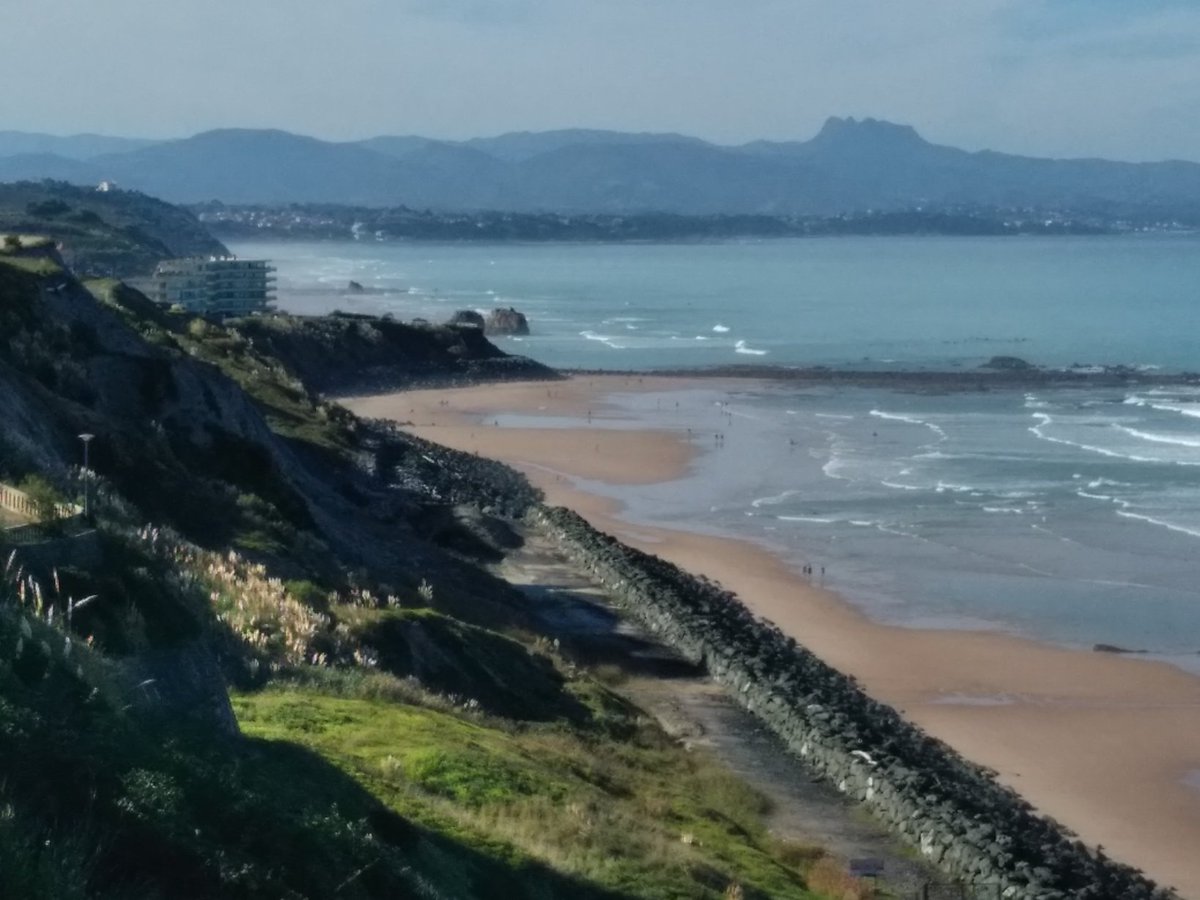 djinnnn19999's tweet image. Sinon bonjour aux sympas et mort aux cons. Ce matin , tombé du lit mais avec un magnifique soleil ☀️ , donc direction l'océan de la #CôtedesBasques . Bonne journée.🤗☀️☀️☀️