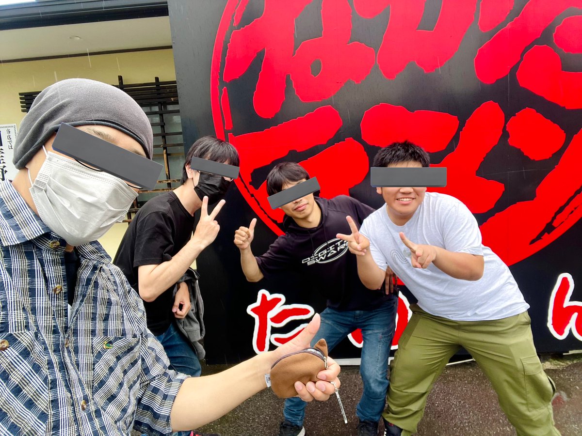 24ok_a's tweet photo. 紅茶@TeaBiker39 さん、来襲。
じゃ、ながた詣へ〜…って行ったらば
既に @tenkoro99 は食べて出て行き、
@garuto0616 さんと @xof_kmkm さんが
丁度食べてるというwww

その後、24駐車場でバイク談義。
garutoさん、新潟までお気をつけてっ！w

#ながたラーメン 
#NAGATAZUKI 
#Bandit250 
#Bandit400 https://t.co/fIHim2GF6p