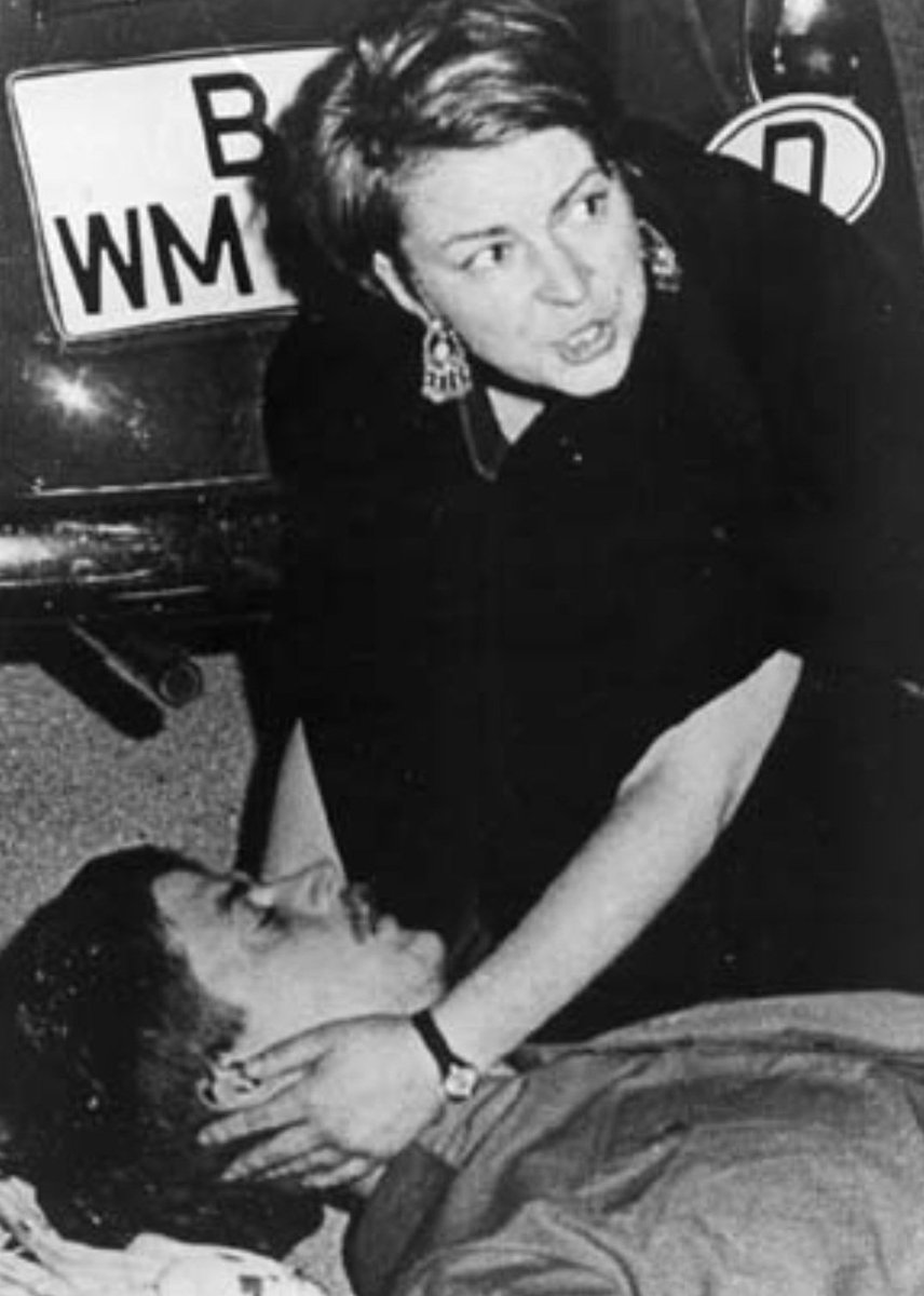 Letnapark's tweet photo. Benno #Ohnesorg *15.10.1940 Hannover – 2.6.1967 West-Berlin 

Ich hab dann gesehen, wie eine Traube von Polizisten um diesen Mann[.] gruppiert war &amp; auf ihn losschlugen. Der war völlig wehrlos[.], völlig passiv. &amp; dann hab' ich plötzlich das Mündungsfeuer von der Pistole gesehen https://t.co/9s1yyhYA4g