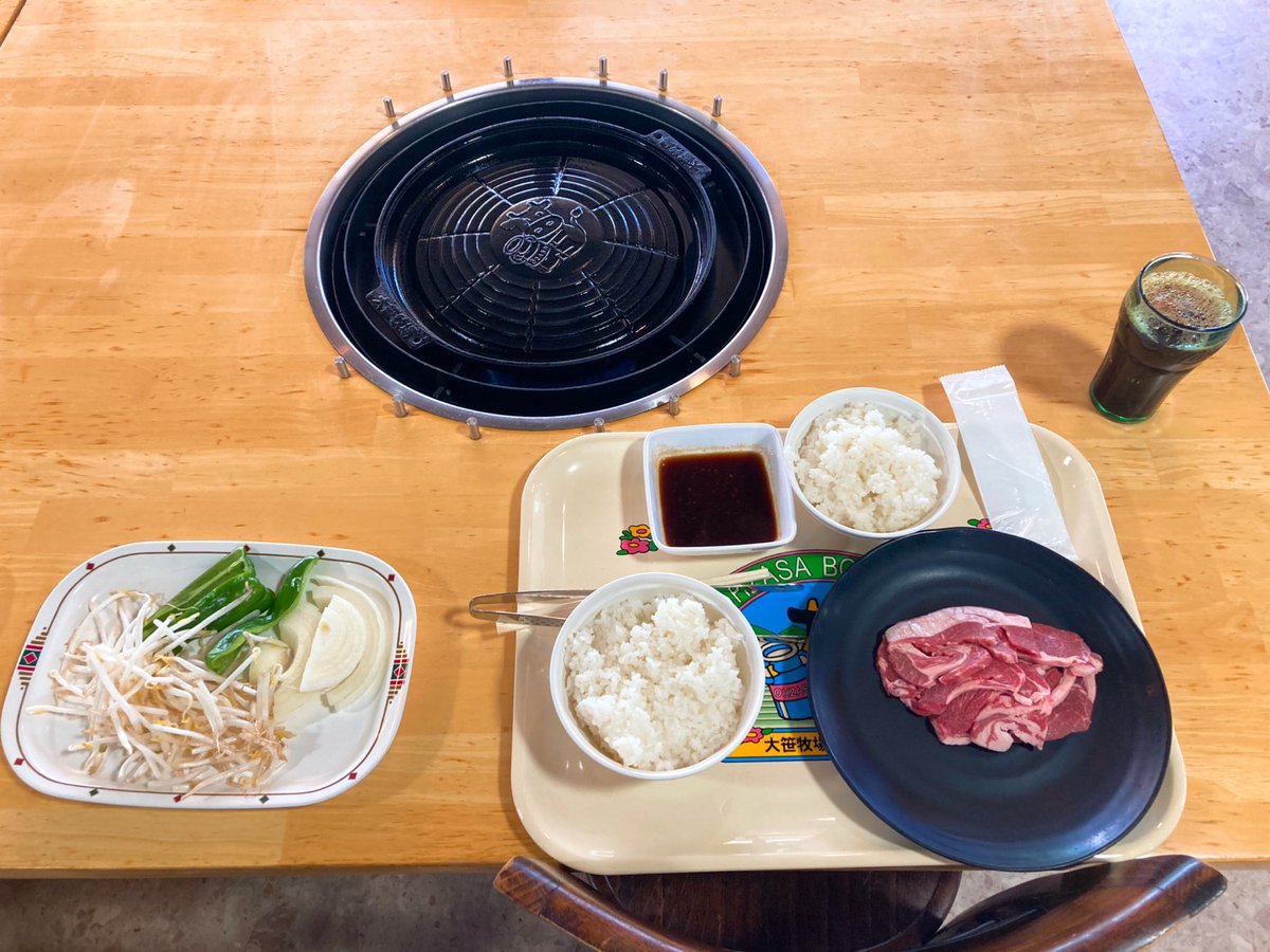 hide_Ikkyu's tweet photo. 日光霧降高原　大笹牧場にて
ジンギスカンセット、ライス🍚大盛り100円でもう一つ🍚が付いてきます。
#日光霧降高原
#大笹牧場
#ジンギスカン https://t.co/xCBN4UGNWq