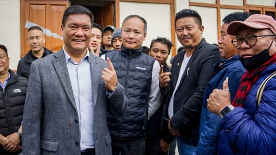 BJP wins #ArunachalPradesh #AssemblyElections as it gets the majority mark of 31 out of 60 Assembly seats; leading on 14 seats. Counting is still underway.