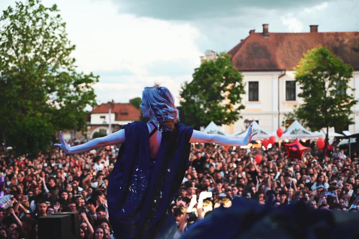 ALBA IULIA = ❤️❤️❤️

#MagiX #ontour #Romania #AlbaIulia