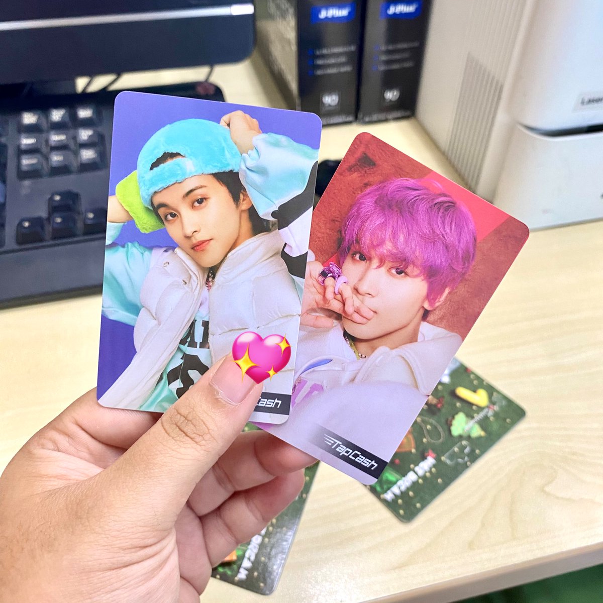 r__e__m_____'s tweet photo. want to sell wts

tap cash nct dream candy mark haechan 150k all. belum pernah dipakai.

kaltim, ina. shopee available https://t.co/gU7NmOeVWg