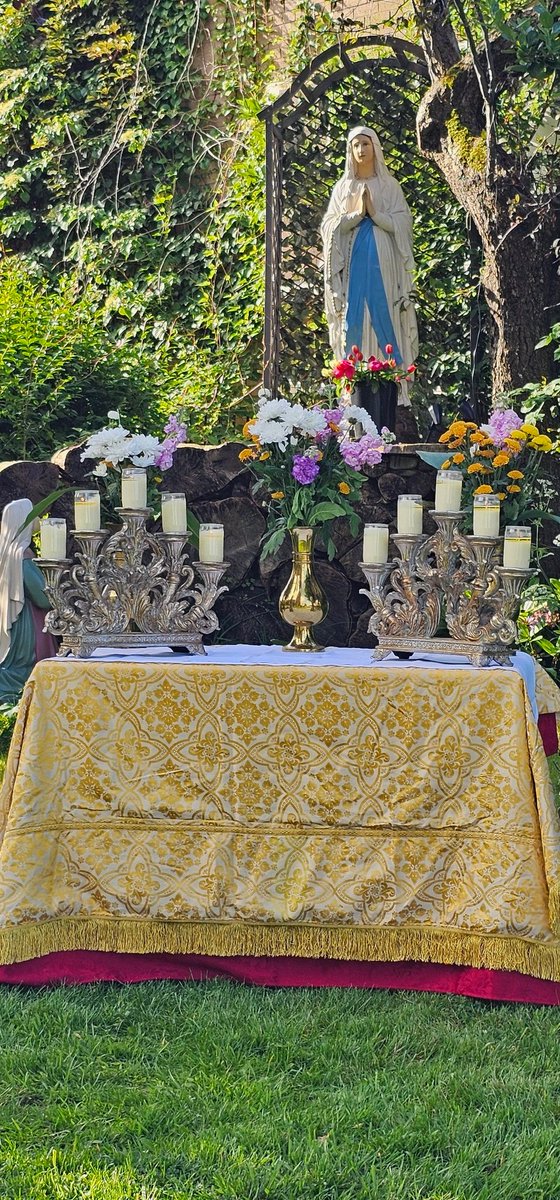 The outside altar is ready, and the sun is out all ready for #CorpusChristi #Procession #BlessedSacrament #Quarantore