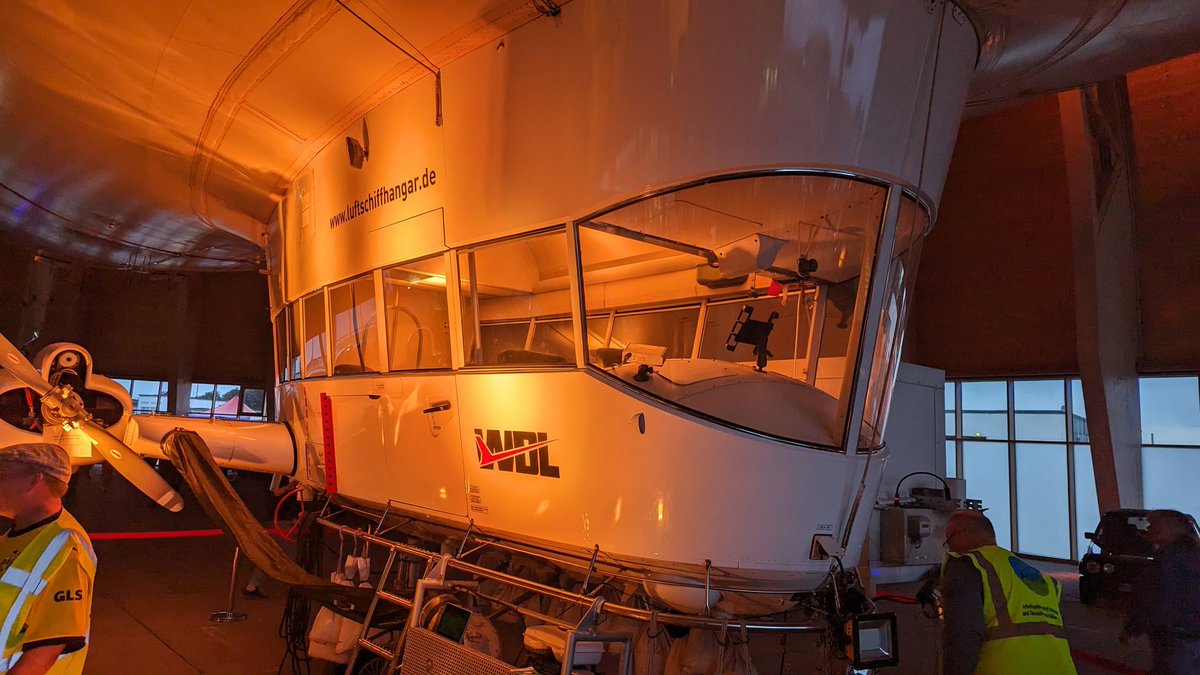 visitruhr's tweet photo. #extraschicht
#extraschicht24
#hangar
#tanteju
#luftschiffhangar https://t.co/dPDoPOCM6U