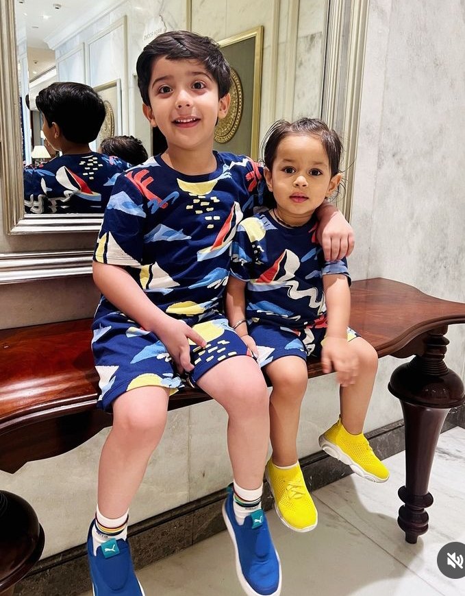 sinha_sippy's tweet photo. Cutest brothers.Cuteness overloaded when Mudit and zayn comes together. Dhoopar boys are so cute.@DheerajDhoopar #DheerajDhoopar #ZaynDhoopar #Mudit https://t.co/HN5Ovwo4vK