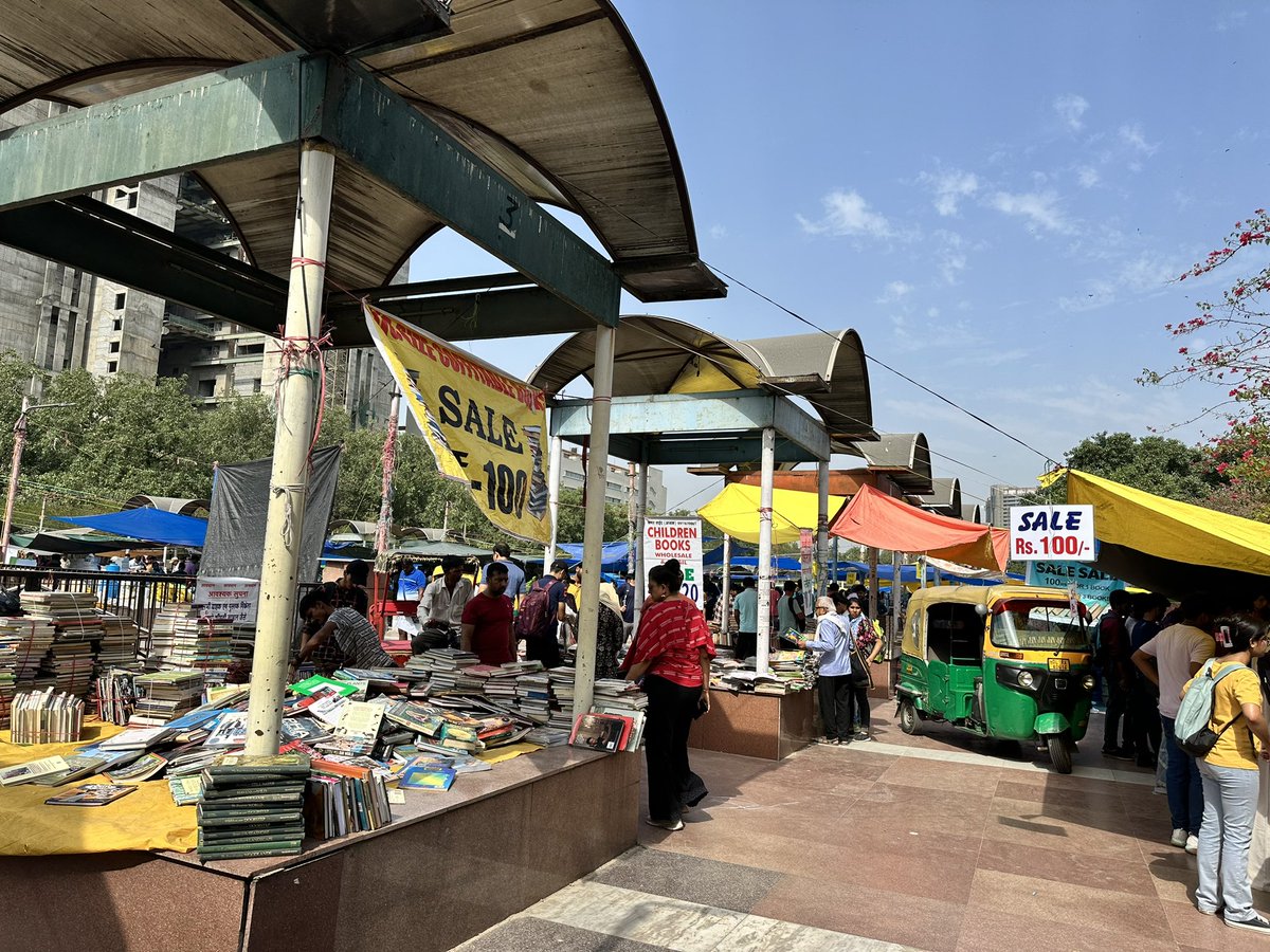 iamrana's tweet photo. The Daryaganj Sunday book market has become organised &amp; is now in a designated place near Delhi Gate https://t.co/00TeoiUscC