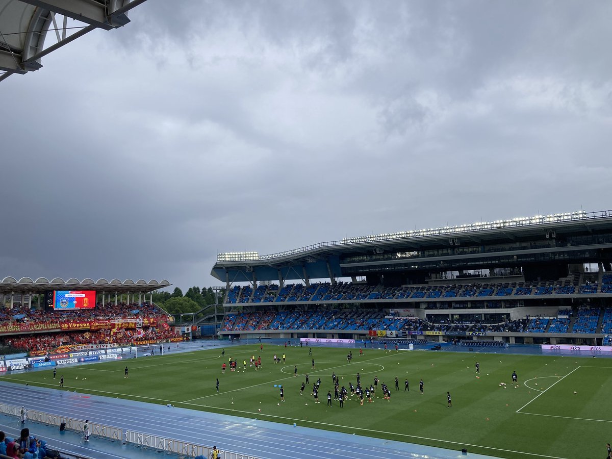 今日はここから🥳
長男坊と一緒なので今日はシーズン席ではなくバックスタンド側。勝つよ〜〜💪🔥