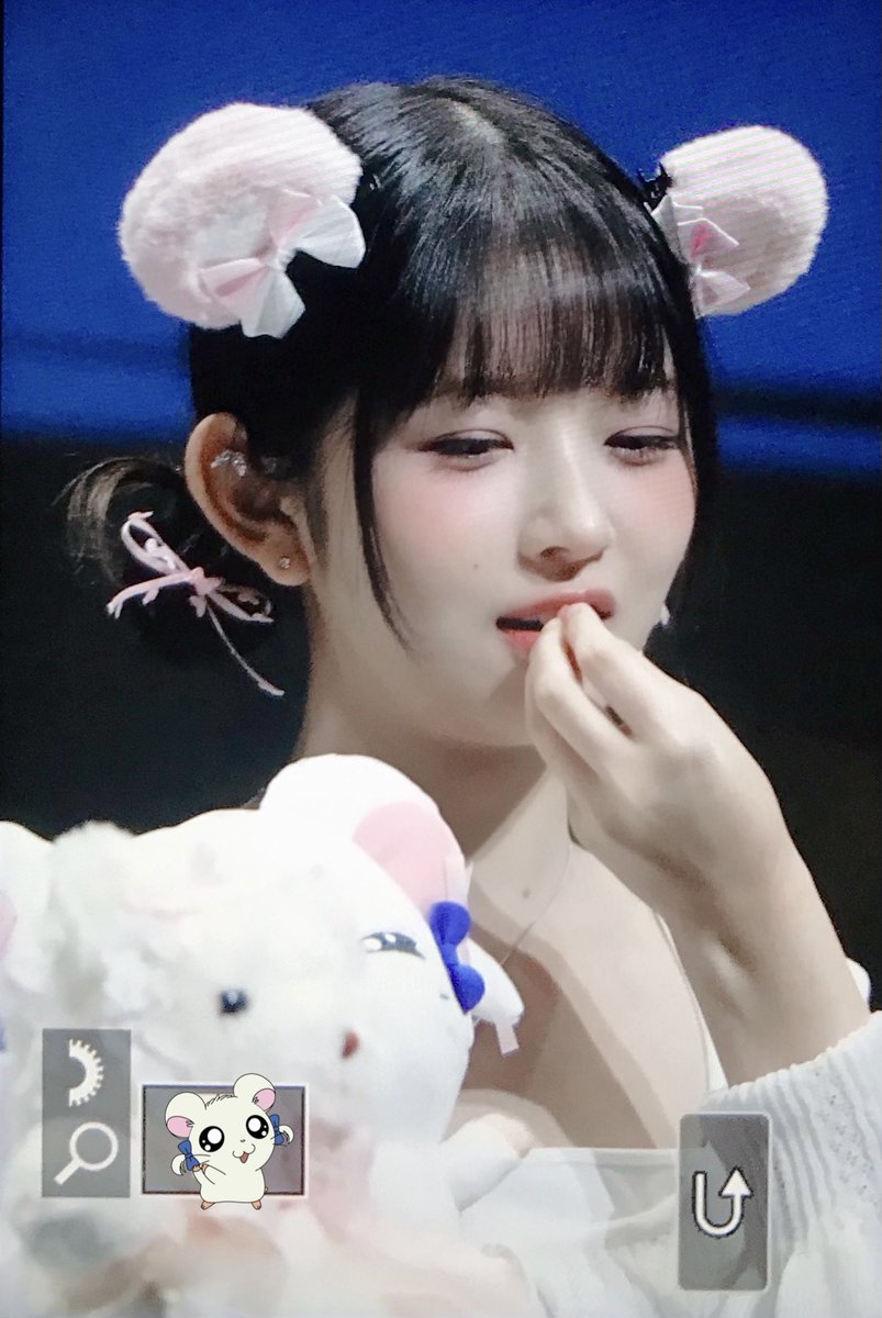 Kimreifan's tweet photo. 240602 해바라기씨먹방🐹 #IVE #아이브 #REI #레이 #レイ https://t.co/yZfAaYY3W4