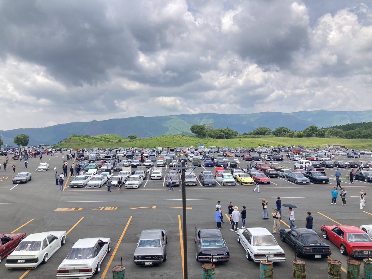 hakosuka0923's tweet photo. 今日は久しぶりにmyハコスカを出動させて、ファームランドの集まりに行って来ました😊
主催者の皆様お疲れ様でした。とんでもない数の旧車に囲まれて、楽しい一日でしたよ😃色々な方にお声掛けいただきありがとうございました♪
次は三角港でお会いできたら嬉しいです！ https://t.co/a7tNA2miTw