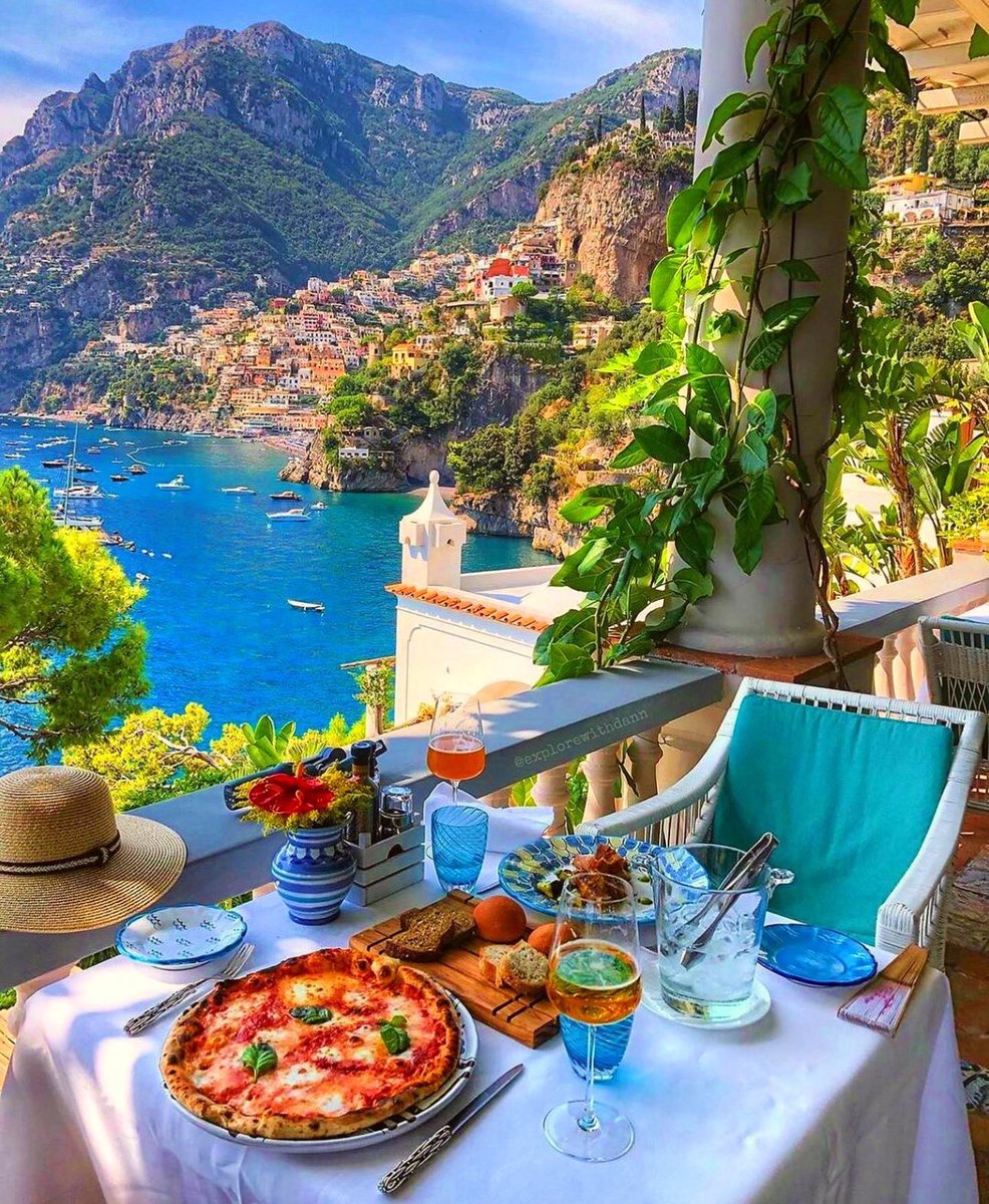 Lunch in Positano, Italy 🇮🇹 

Yes or No ?