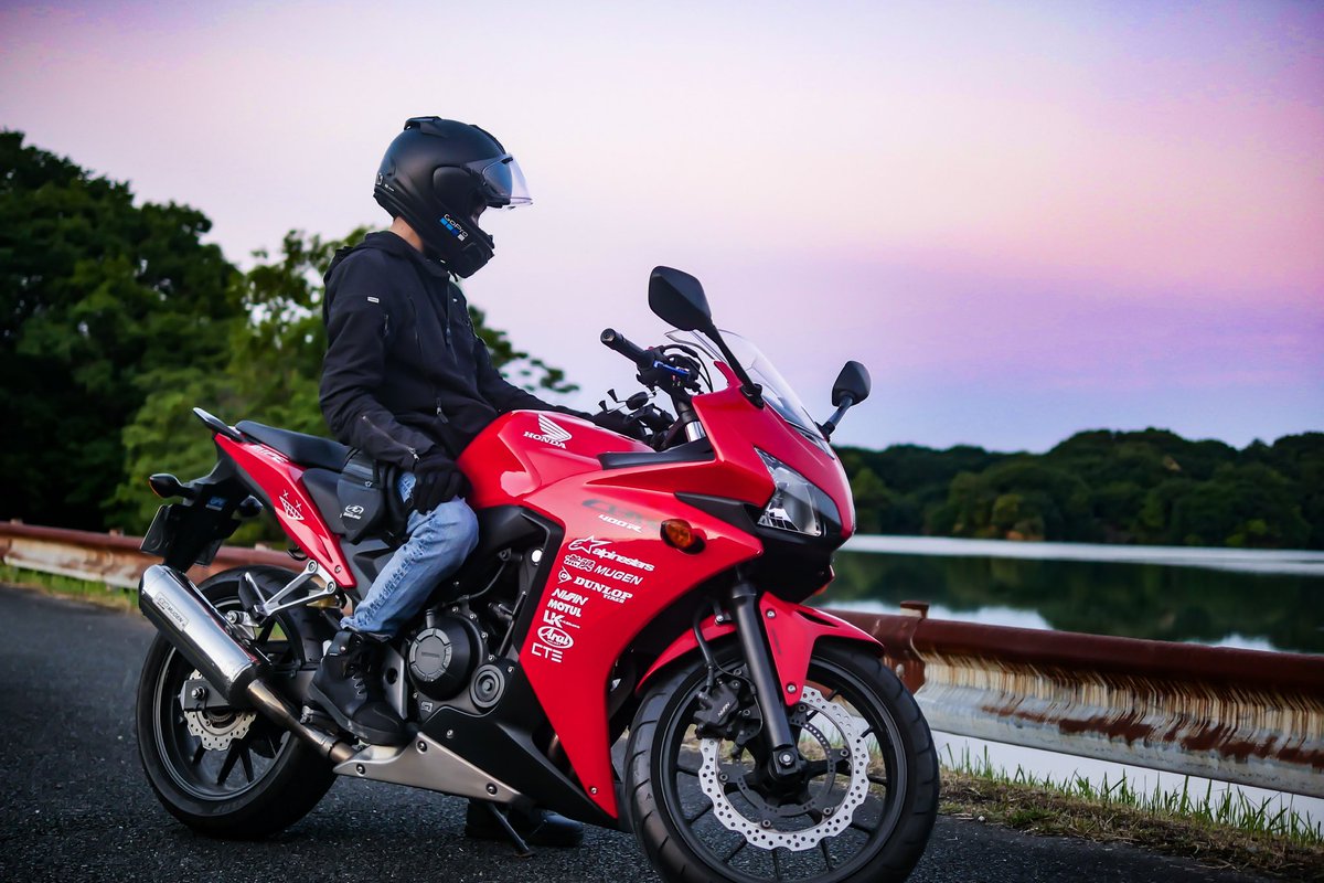 Rider_cha's tweet photo. #CBR400R
自分も撮ってもらった
オートフォーカスで十分やな https://t.co/xnMHZO9RQP