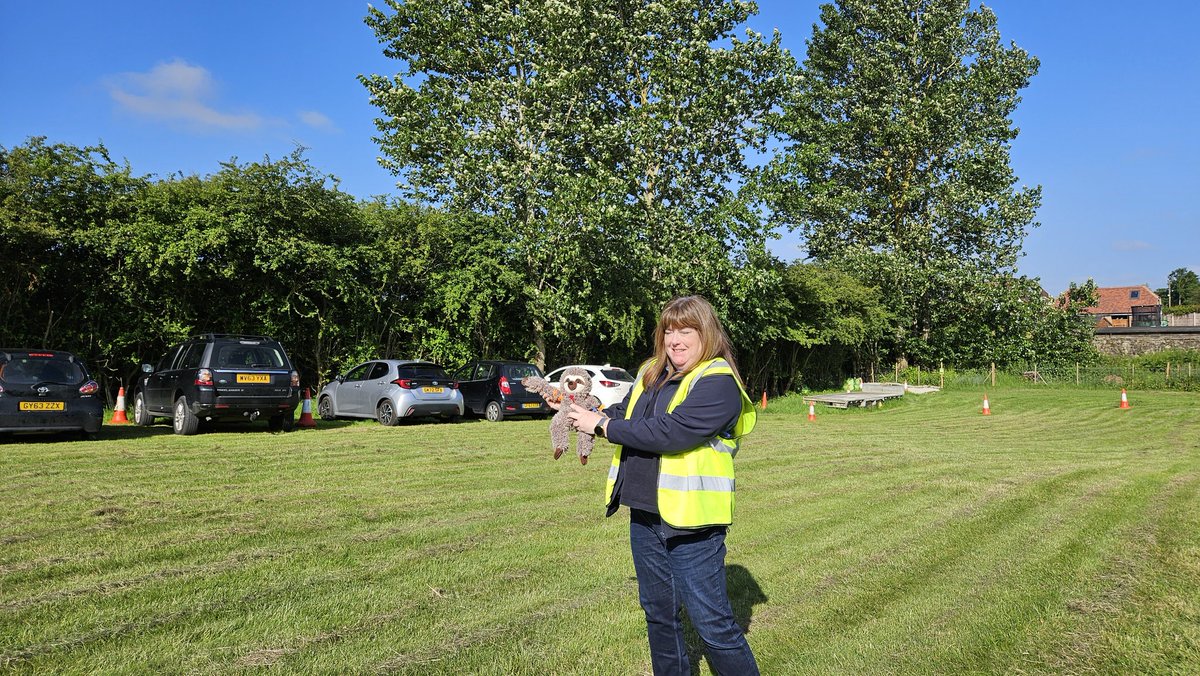 KentEastCC's tweet photo. @SfidaTheSloth and I are on car park duty for Fearless on the Farm https://t.co/eOIzlmGXD7