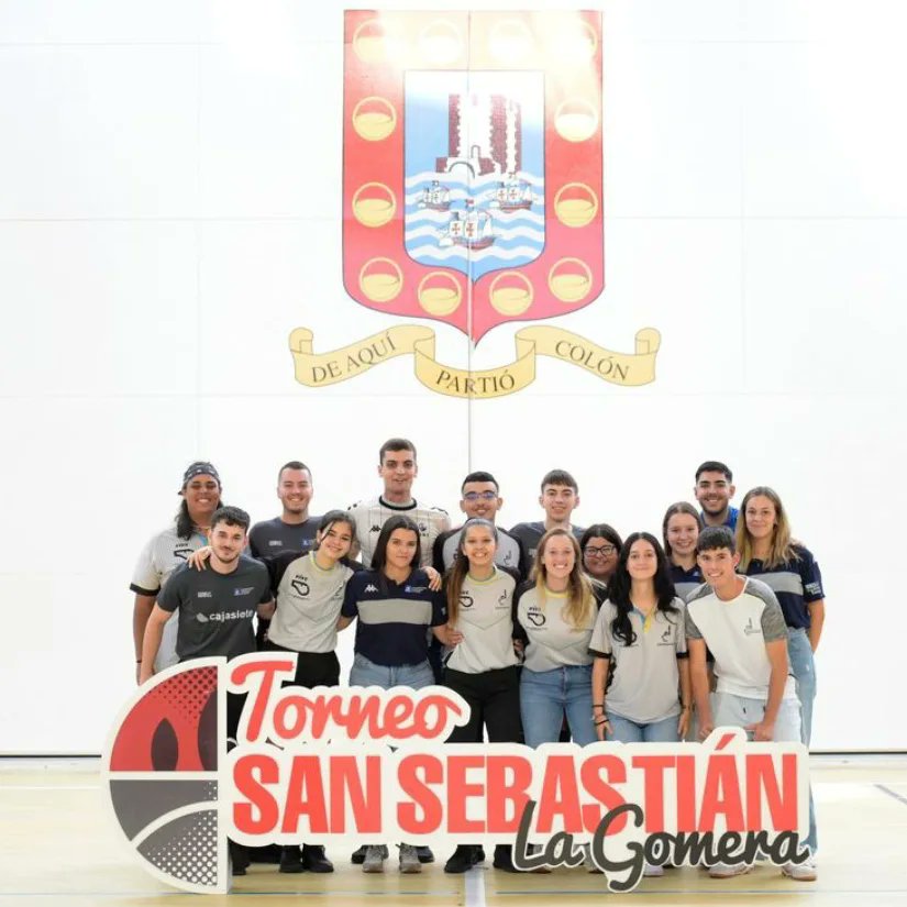 arbitrosfibt's tweet photo. Del 30 de Mayo al 1 de Junio una numerosa representación de los comités de árbitros de Tenerife y Gran Canaria se desplazó hasta San Sebastián de La Gomera para la última edición del Torneo de La Gomera, está ocasión en categoría  Minibasket.

🤜🏻🤛🏻🏀🔝 https://t.co/skfNEpDm9L