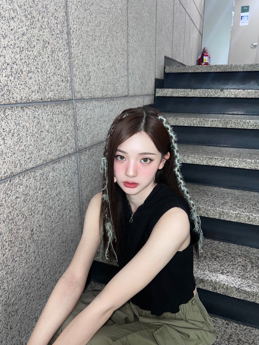 triplescosmos's tweet photo. 우리 WAV 24인 막방까지 너무 고생 많았어😭 triples도 너무 고생많았어ㅜㅜ 

#tripleS #트리플에스
#YeonJi #연지 https://t.co/zAcFTefTjt