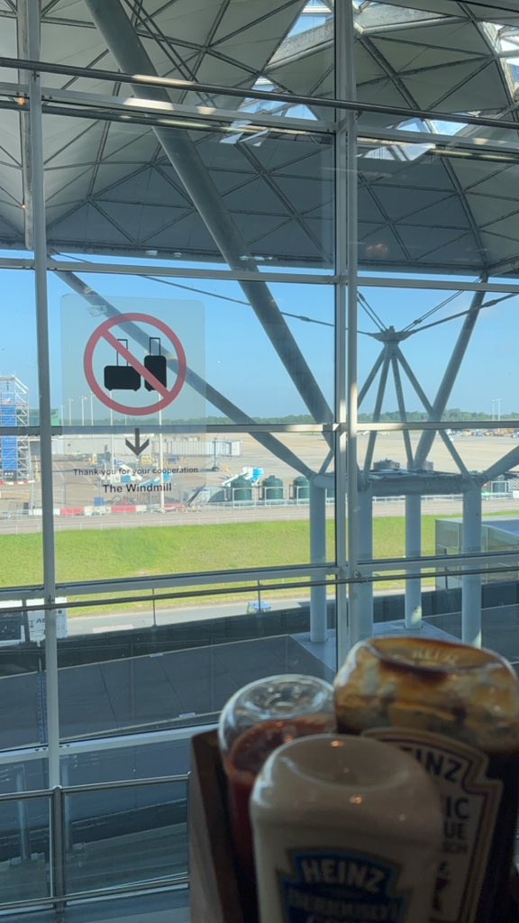 GeorgeByron16's tweet photo. Airport cred 🛫 https://t.co/EcbGPkuHBJ