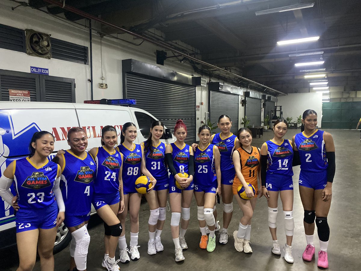 ABSCBNNews's tweet photo. LOOK: Members of Team Lady Setters are all set and ready for #StarMagicAllStarGames2024. #StarMagicGames2024 | via @thea_templanza https://t.co/KcgxOmUsh3