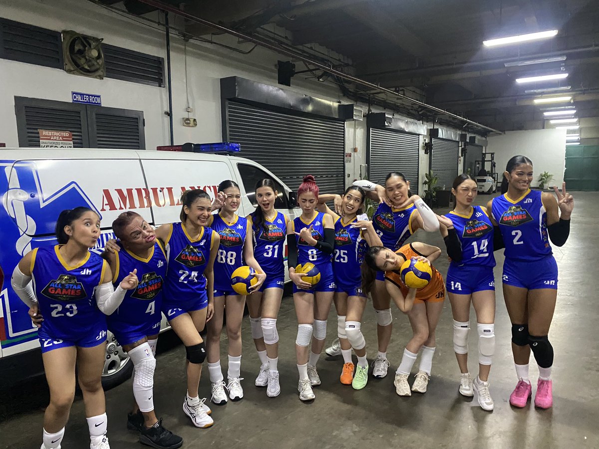 ABSCBNNews's tweet photo. LOOK: Members of Team Lady Setters are all set and ready for #StarMagicAllStarGames2024. #StarMagicGames2024 | via @thea_templanza https://t.co/KcgxOmUsh3
