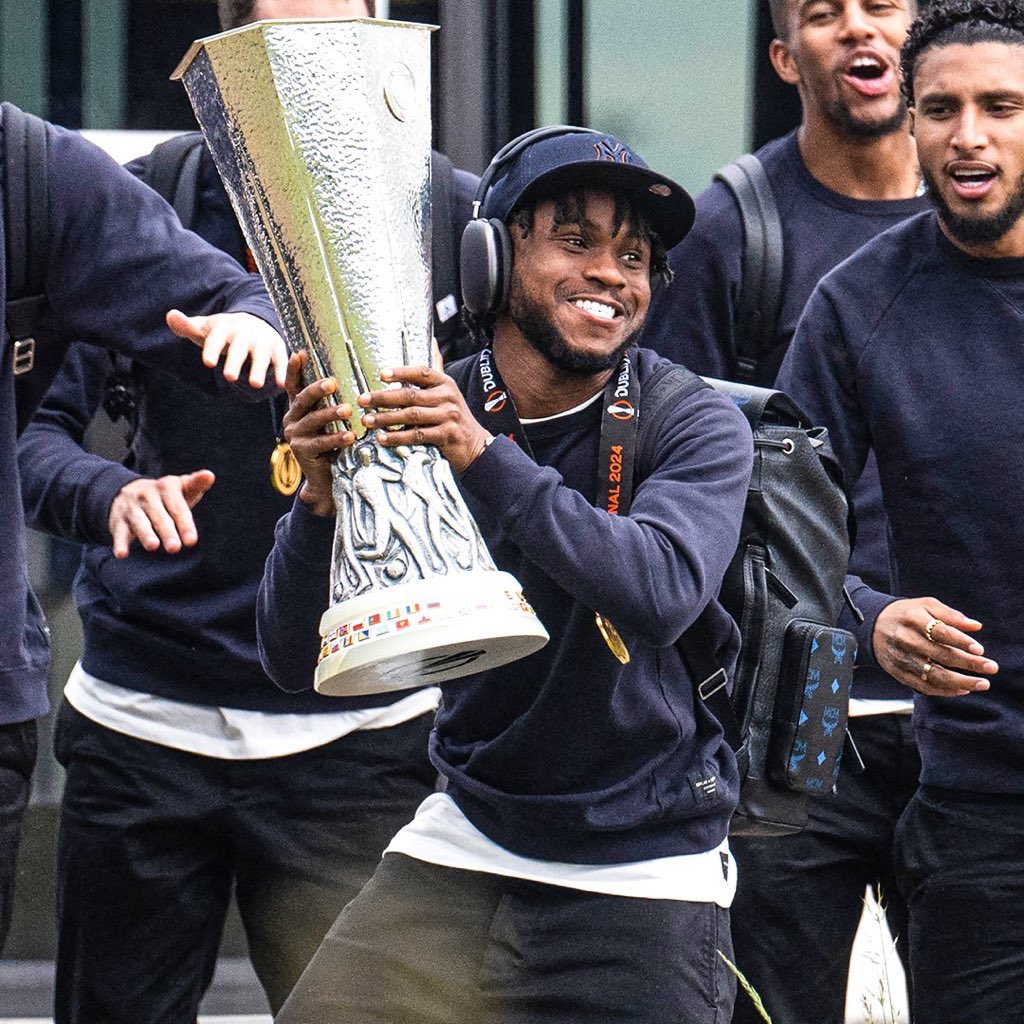 dangbanamanager's tweet photo. Ademola Lookman isn’t getting that Hype we gave Osimhen… https://t.co/pqu2lXvZ4F