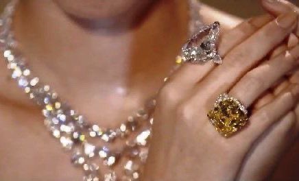 alsaudiprincess's tweet photo. Ring finger where the rock is https://t.co/GrSJ42CqxD