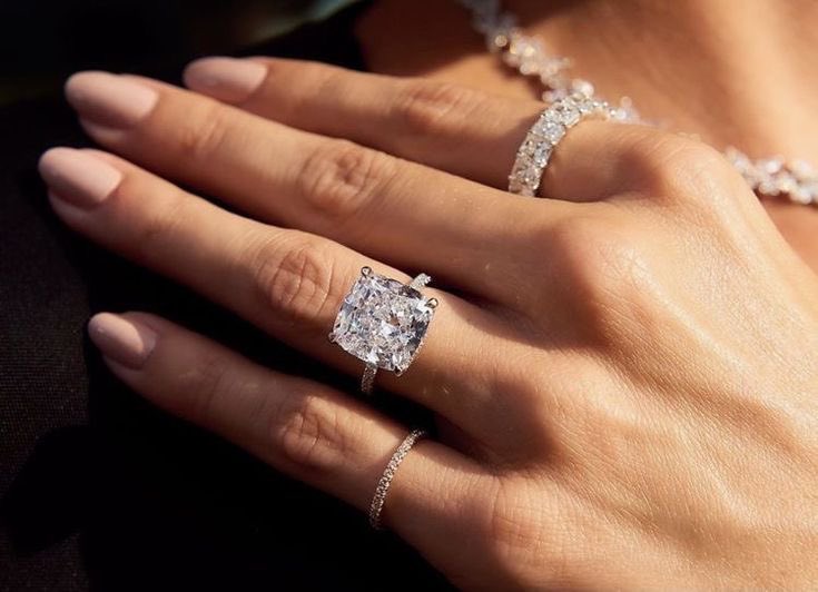 alsaudiprincess's tweet photo. Ring finger where the rock is https://t.co/GrSJ42CqxD