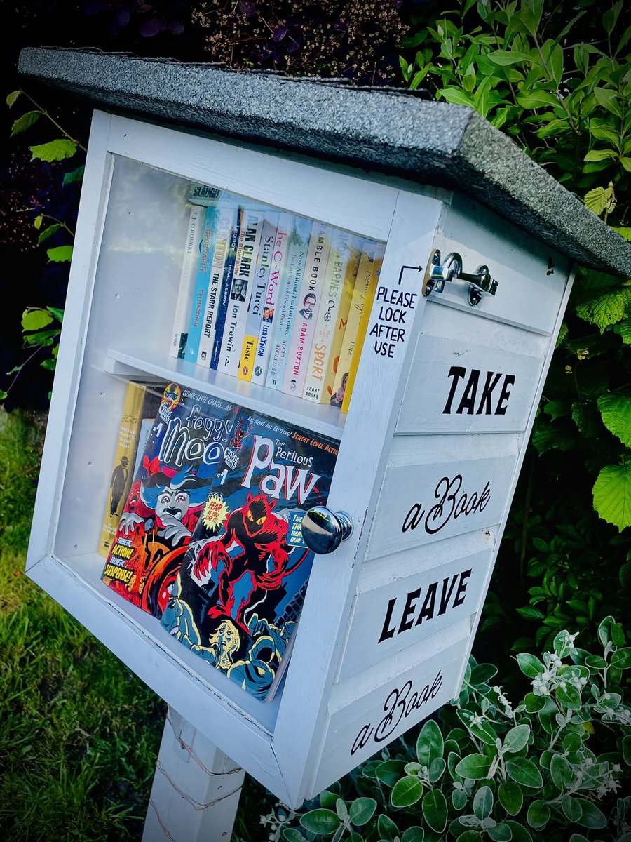 CosmicComicsUni's tweet image. Sunday morning drop off! ⭐️ 

I’ll be leaving a few free copies of my comics for all ages The Perilous Paw and Foggy Moon in my local area.

👀 Eyes peeled you find your copy!

Or check out our comics here
cosmiccomicsuniverse.com

#comics #sunday #freecomics #read #smallpress