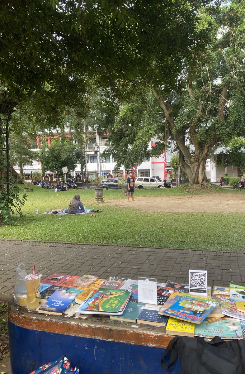 dudukbaca's tweet photo. Hola fellas! Siapa nih yang mau ikut bergabung di lapak dudukbaca minggu ini?
Dudukbaca sekarang sudah ada di Alun-Alun Malang, jam 15.00 - 17.00 sore yaa!!๐คฉ๐ฅณ
Ditunggu kehadiran para Bacawan ๐
#lapakbaca #booktalk #harbuknas https://t.co/fRWujQSiMr