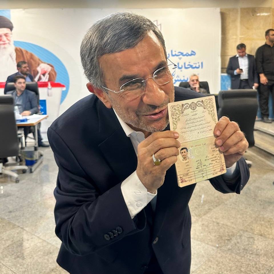 موژی tweet media