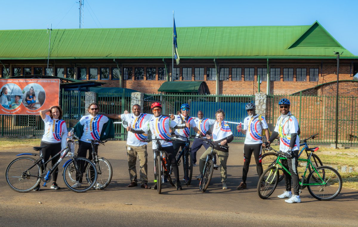 euinzim's tweet photo. #TeamEurope joined 🇿🇼Zimbabweans in Harare yesterday morning to commemorate #WorldBicycleDay. 🚴‍♀️Cycling is an affordable, environmentally friendly mode of transport &amp; it is good for health &amp; well-being!
#Silani #Tinemi #EUWithYou🇪🇺🇿🇼 https://t.co/Jt2hzMXQDd