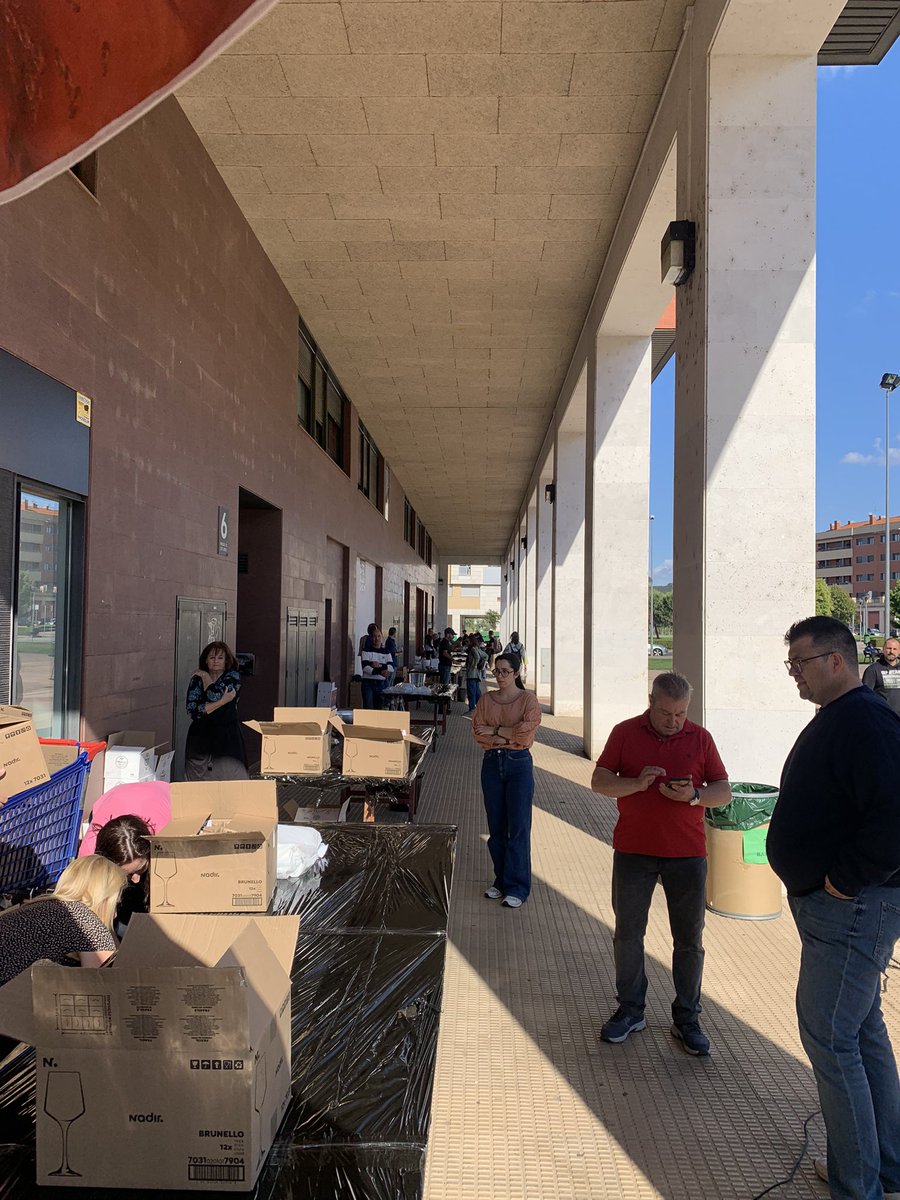 aavvloslirios's tweet photo. Gracias a todos por otra jornada estupenda en el barrio, sobre todo a las voluntarias, voluntarios y bodegas que la han hecho posible. https://t.co/n6yxBL4qN6