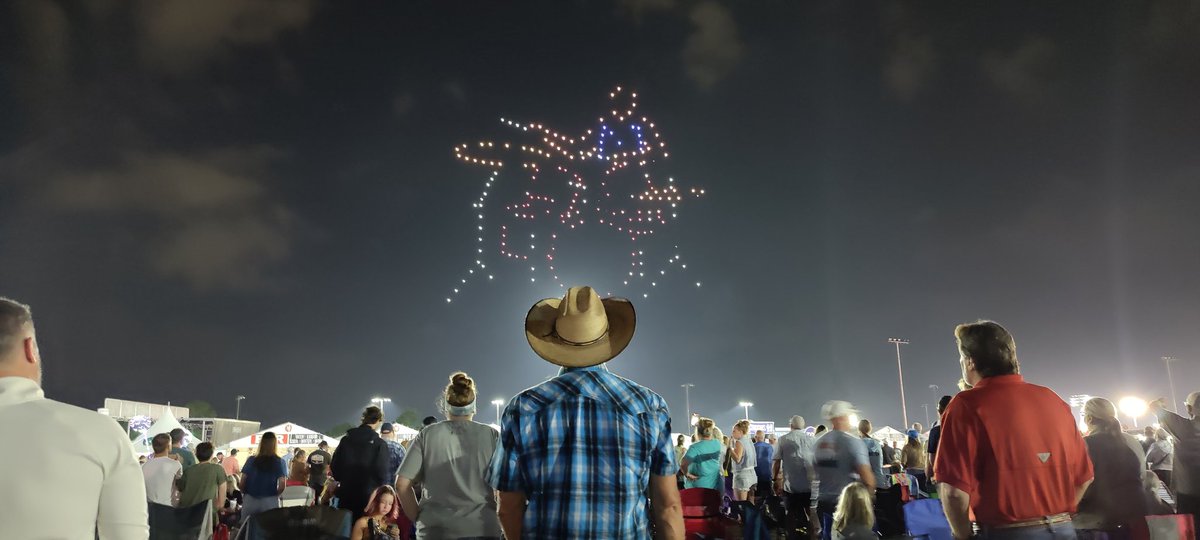 FadeAndBrains's tweet photo. @GulfCoastJam took these photos before @codyjohnson tonight. None of them are edited at all and they're pretty fucking sick. Right place right time. I don't know the guy in the hat but I got his number and sent them to him. CoJo rules. America Rules. https://t.co/Nhk6AZ4Ujc
