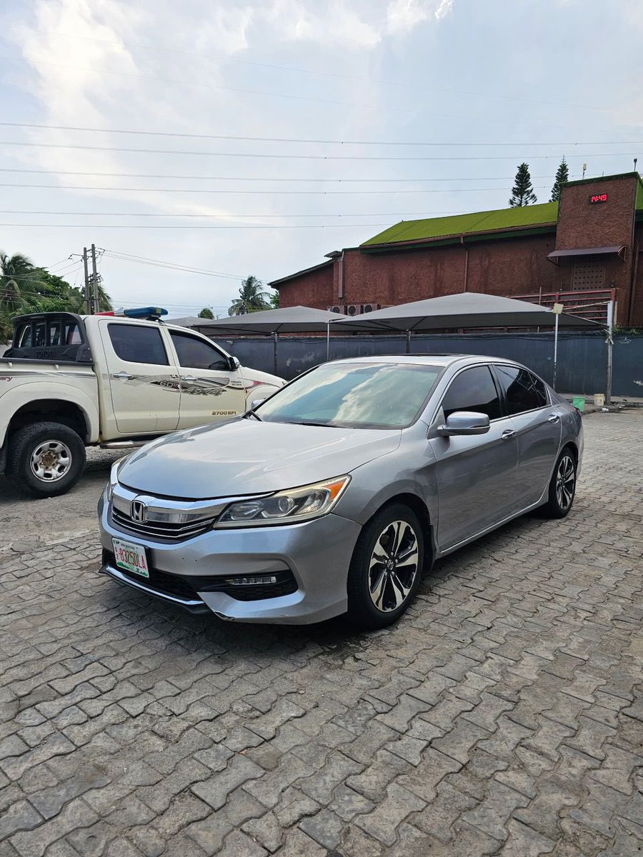 OJAUTODEALS's tweet photo. 2013/14 Honda Accord EXL
Upgraded to 2017
Registered
Toks standard
Full option with thumbstart, lane watch camera, collision sensors, parking sensors etc
Buy and Drive.
₦9.6m last.
Surulere
#AnthonyJoshua #Trump #Ajah #Zhang #Ojautodeals https://t.co/eypS4csCav
