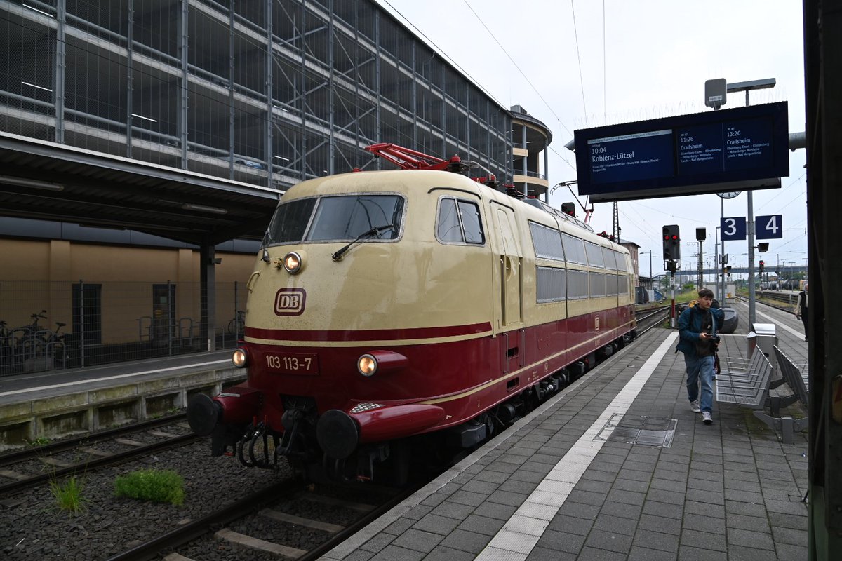 st_hennermann's tweet photo. Ein Traum geht in Erfüllung - Reise 1. Klasse mit dem TEE 340 und der 103 113-7 zum DB Sommerfest nach Koblenz. https://t.co/wbWeSR30XL