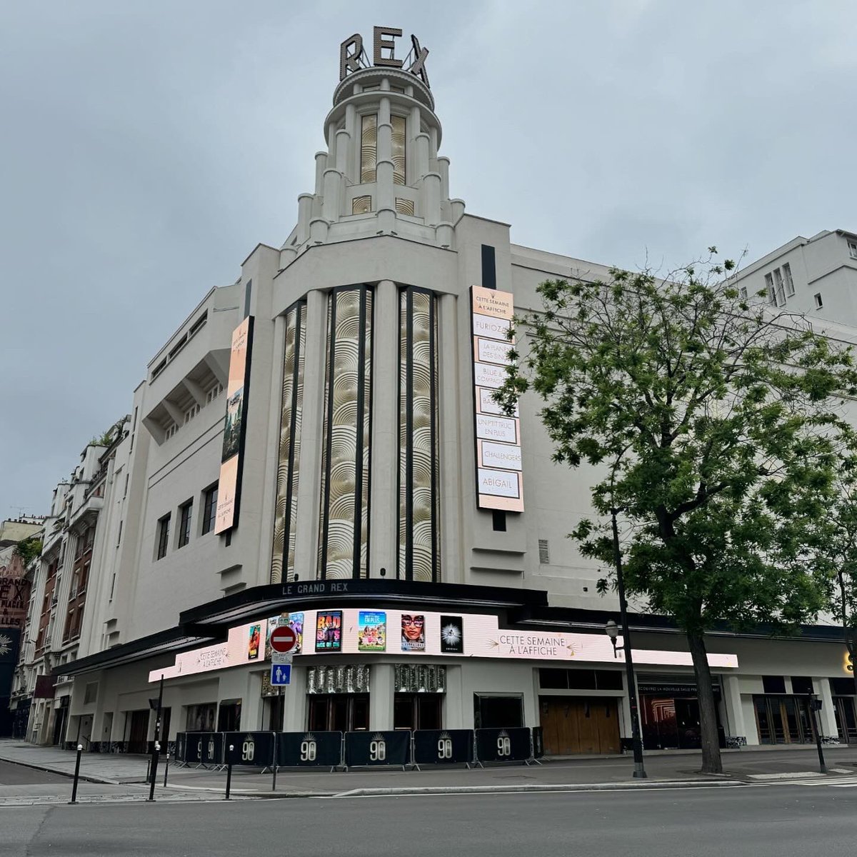 sonicsymphtour's tweet photo. Bonjour Paris! 🇫🇷
#SonicSymphony is at Le Grand Rex! 
Setting up for an epic night, Rendez-vous dans quelques heures! ✨ #Sonic https://t.co/rMdwAjlOsp