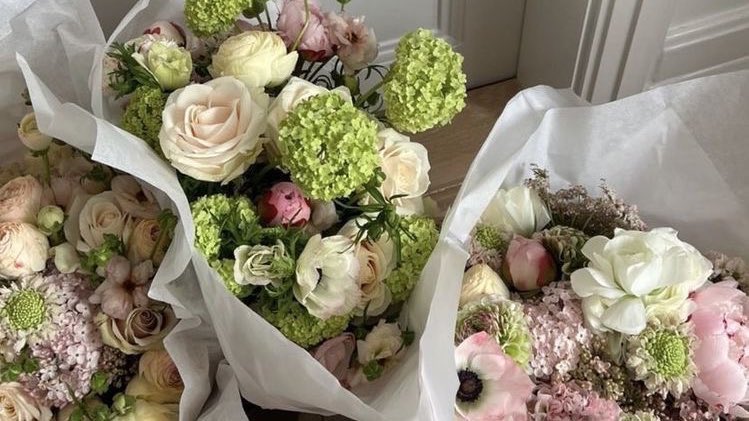 malusokay's tweet image. welcoming June with fresh flowers 💐